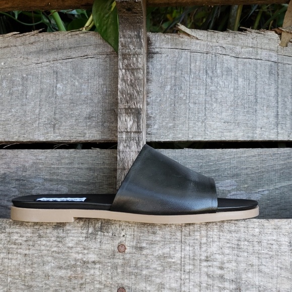 Steve Madden Karolyn Black Leather Slide Sandals - Picture 5 of 9